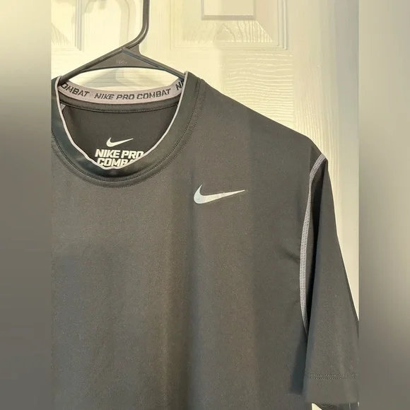 Nike Men’s Large Pro Combat Dri-Fit Fitted Black Short Sleeve Tee Gym Athletic - Picture 2 of 7